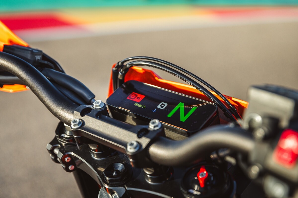 KTM presenta le nuove 690 Enduro R e 690 SMC R 2026